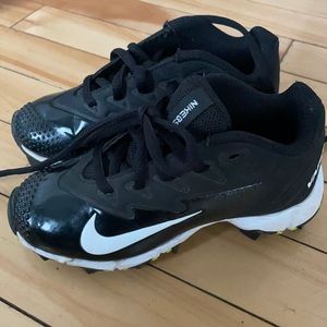 Boys baseball cleats